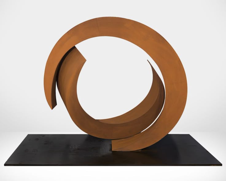 Sculpture abstraite en corten : force brute et poésie visuelle